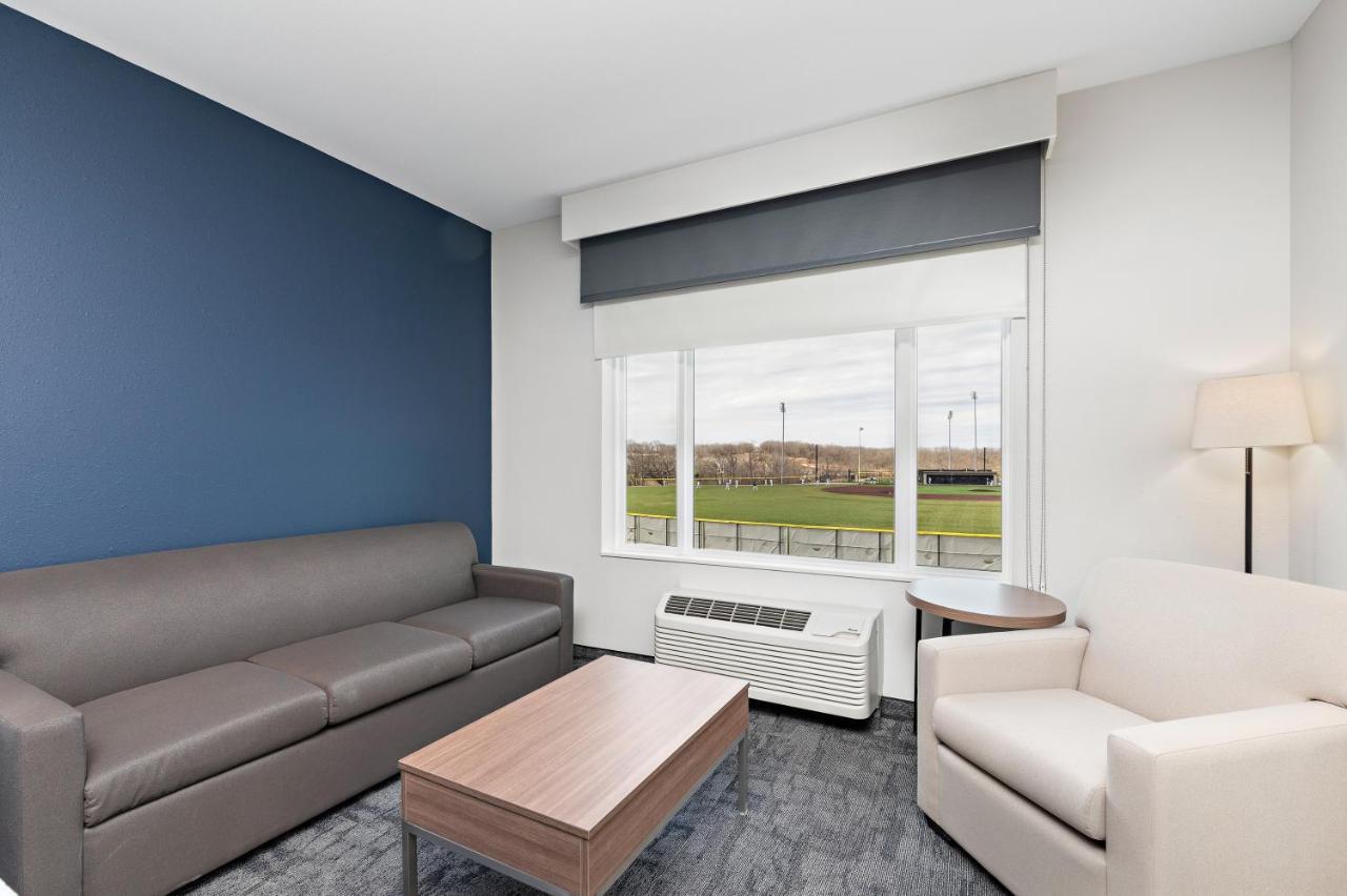 Holiday Inn Express Kansas City North Parkville By Ihg Exterior photo