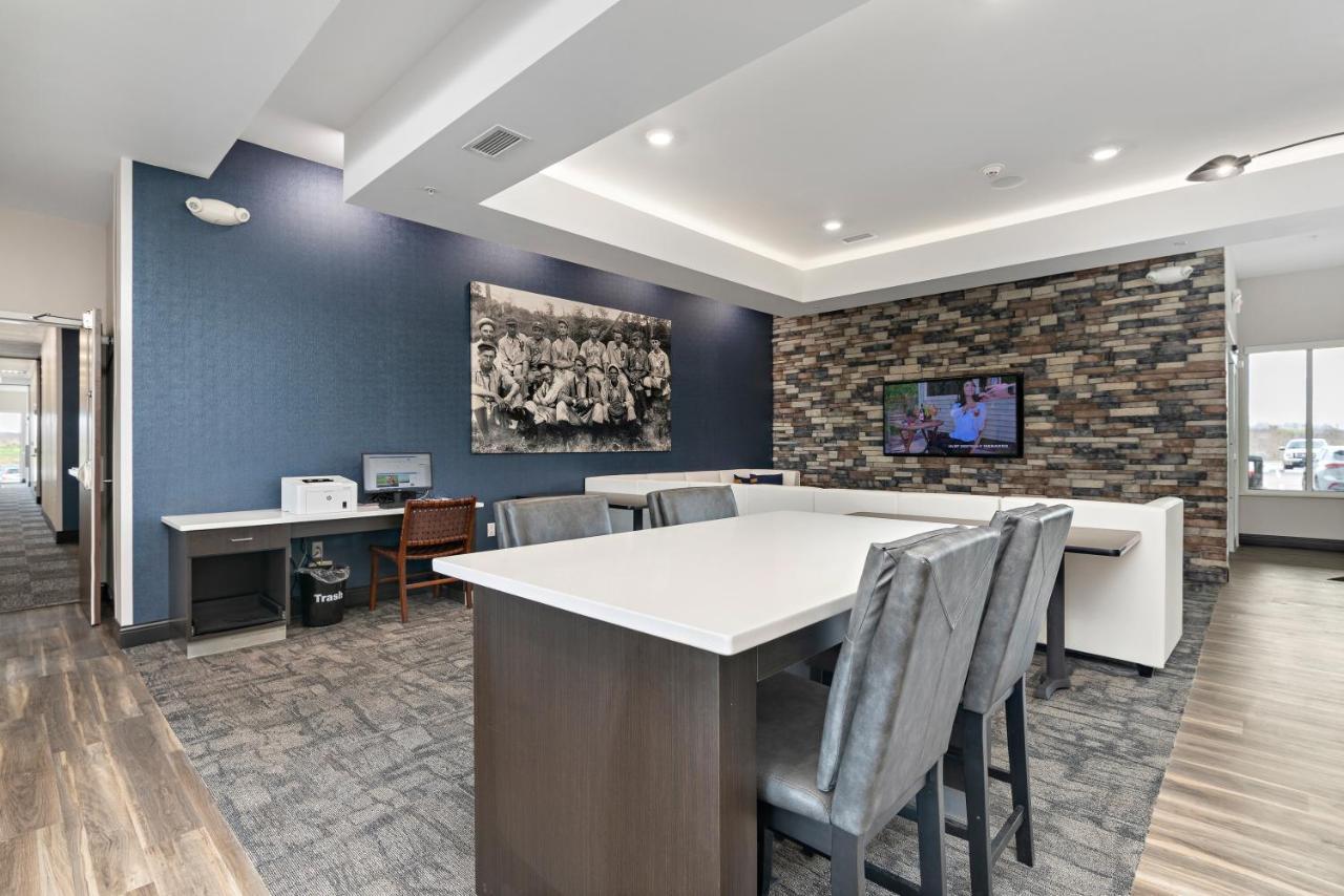 Holiday Inn Express Kansas City North Parkville By Ihg Exterior photo