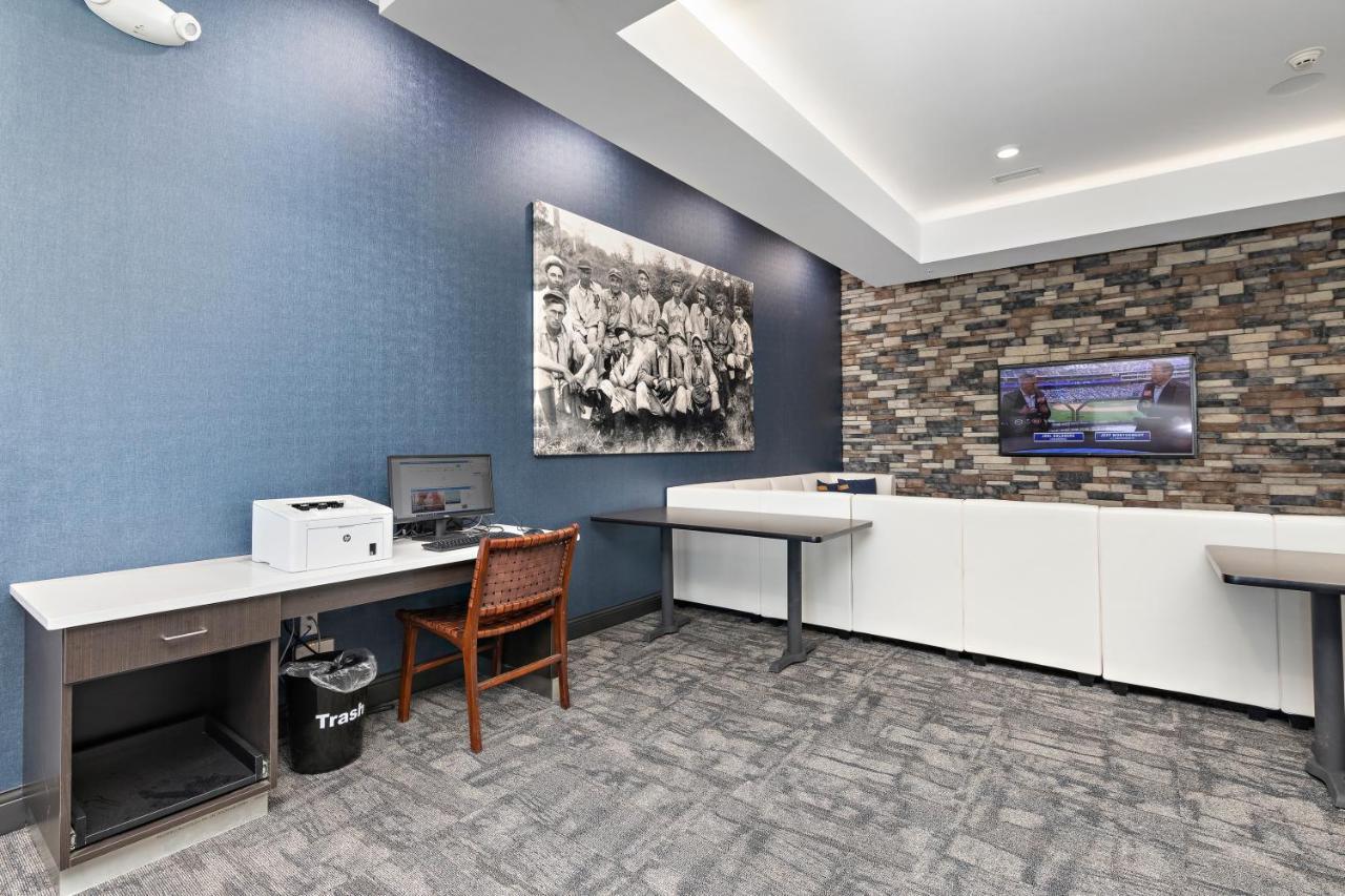 Holiday Inn Express Kansas City North Parkville By Ihg Exterior photo
