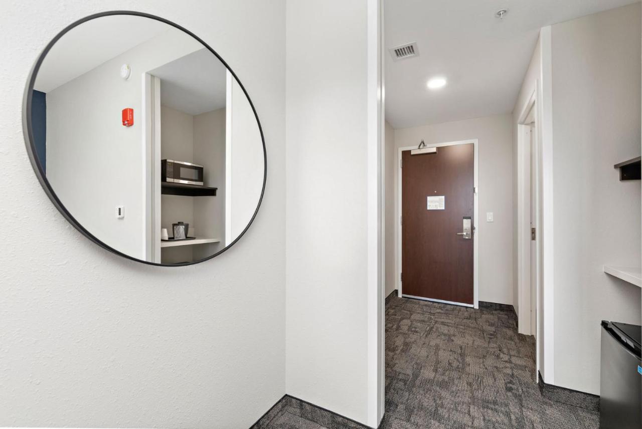 Holiday Inn Express Kansas City North Parkville By Ihg Exterior photo