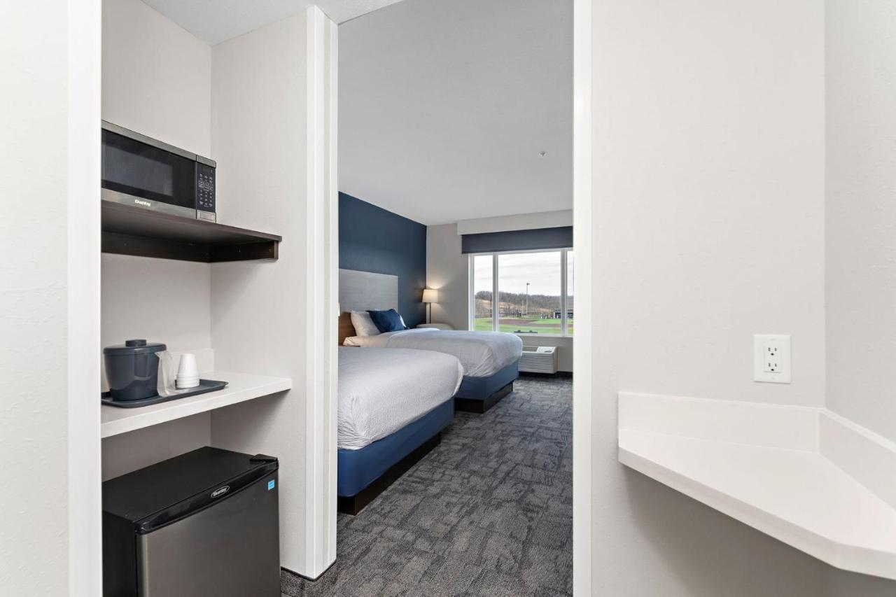 Holiday Inn Express Kansas City North Parkville By Ihg Exterior photo