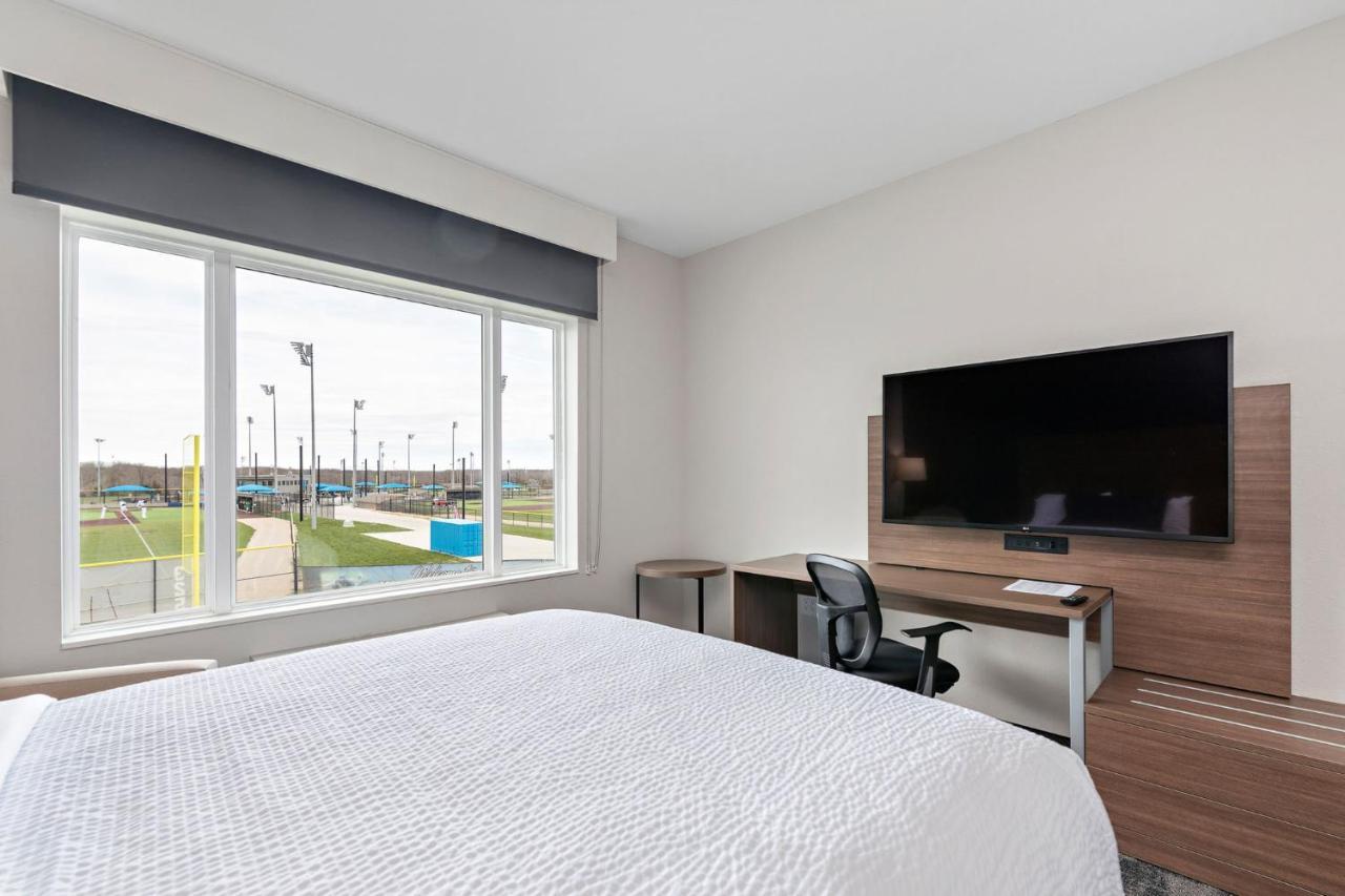 Holiday Inn Express Kansas City North Parkville By Ihg Exterior photo