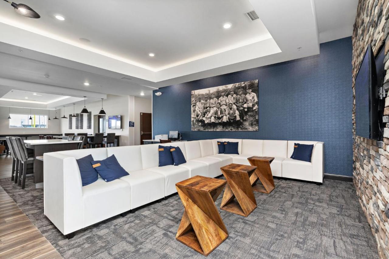 Holiday Inn Express Kansas City North Parkville By Ihg Exterior photo