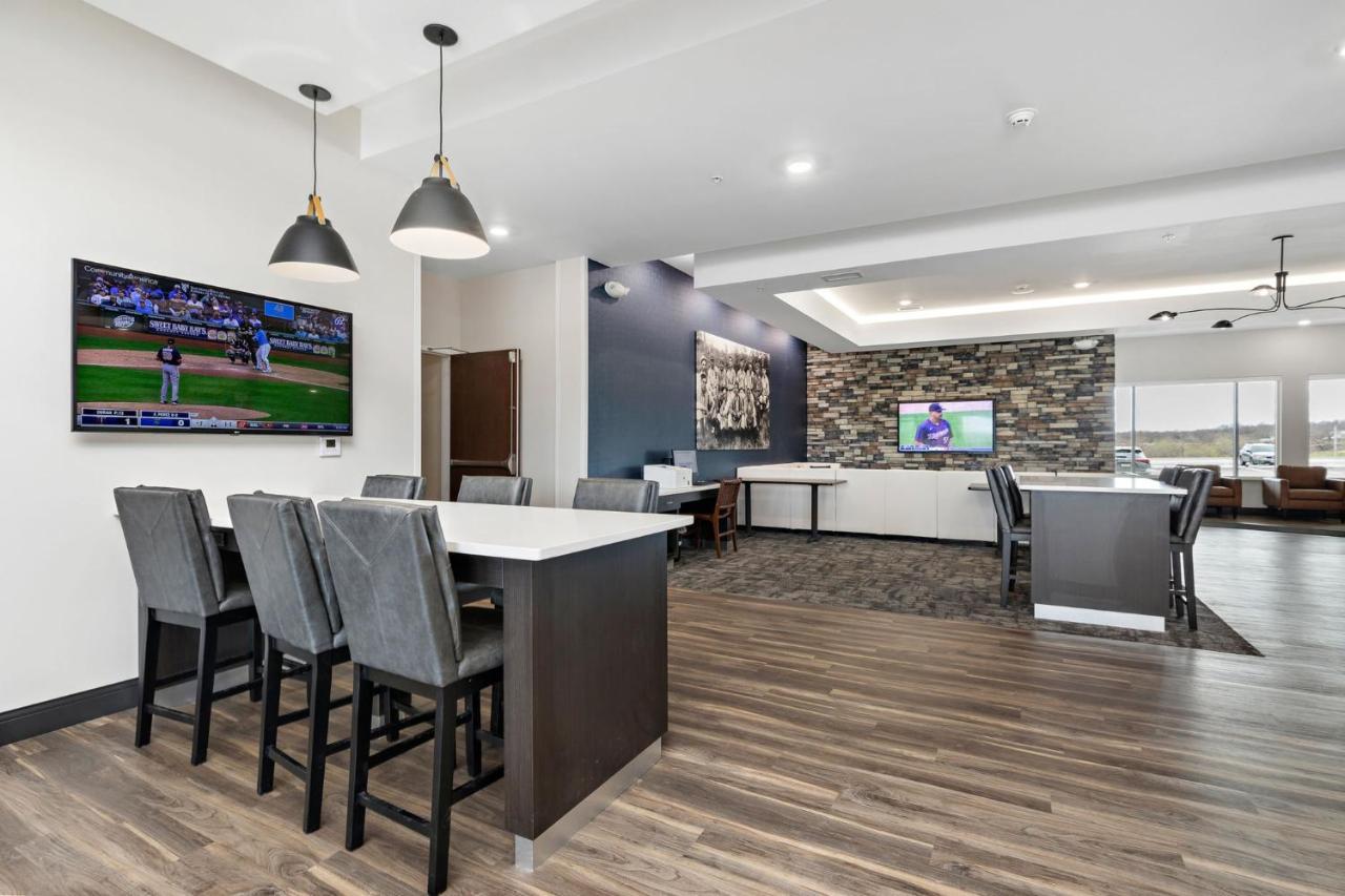 Holiday Inn Express Kansas City North Parkville By Ihg Exterior photo
